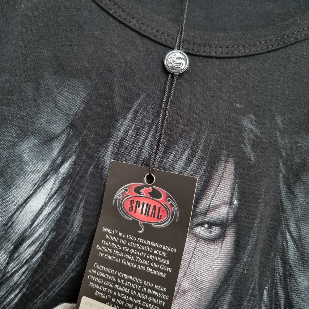 Spiral Direct gothic kiss this ladies xl t shirt Bnwt 17" ptp - Picture 6 of 8